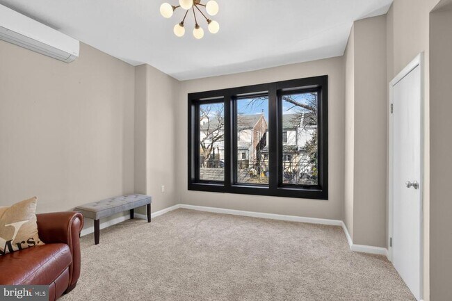 Building Photo - 4315 Lauriston St