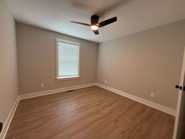 Building Photo - Lovely New Home in Old Hickory - Fenced in...