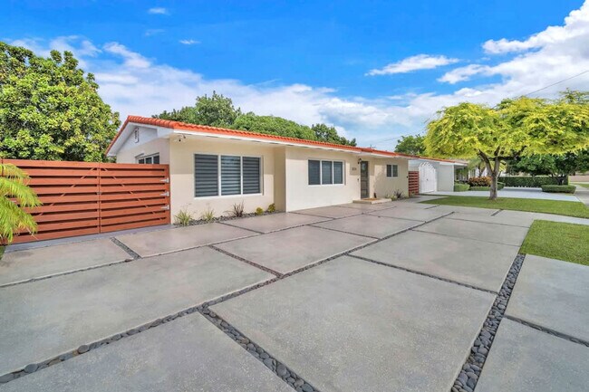 Building Photo - 8225 SW 39th St