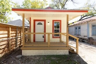 Building Photo - 330 Gem Ln