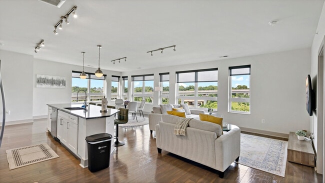 Building Photo - 7370 Montcalm Dr