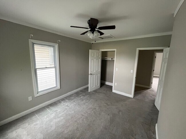 Building Photo - 3 Bedroom in Mt. Vernon!