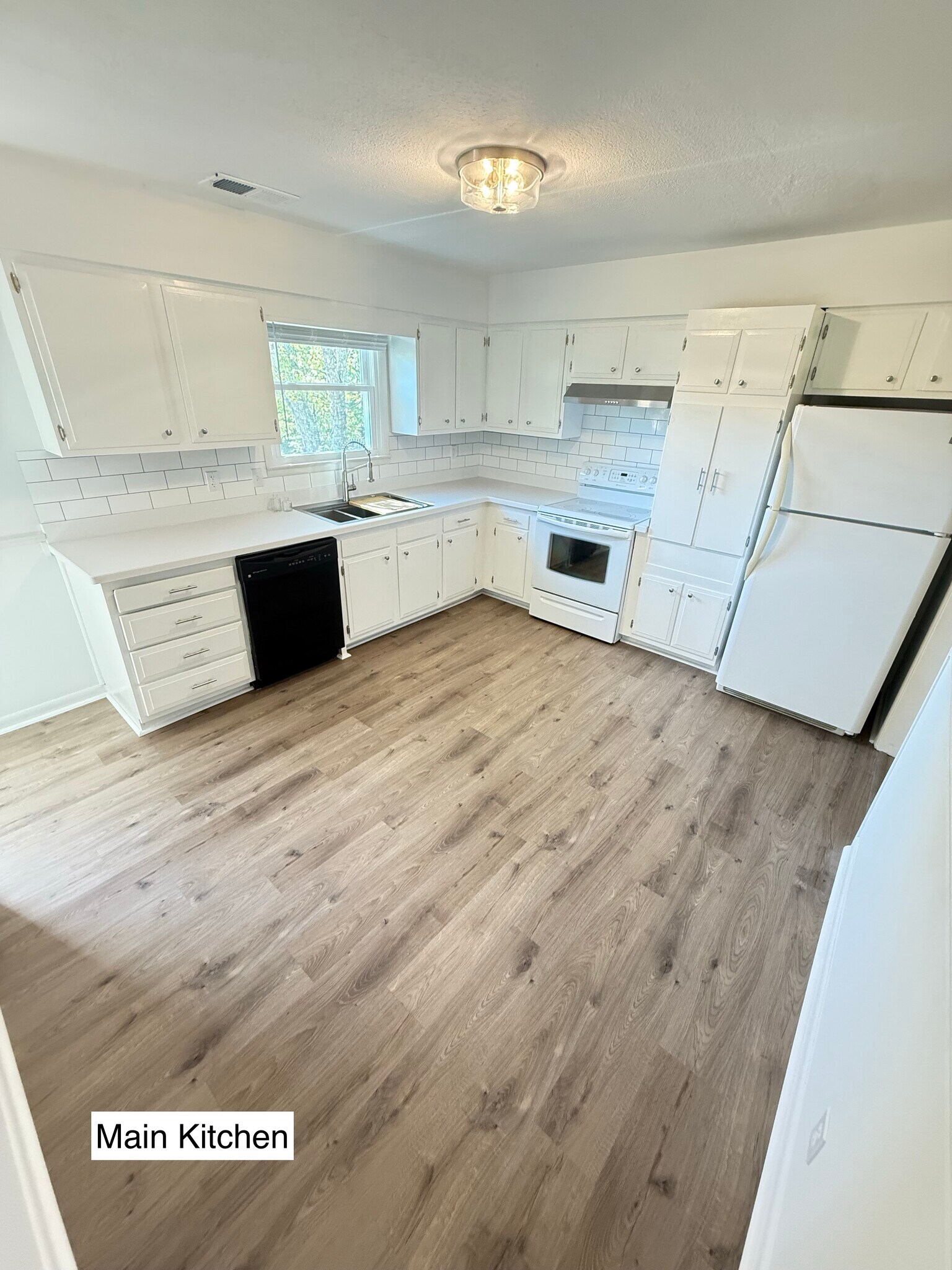 Building Photo - 214 Rosehill Dr