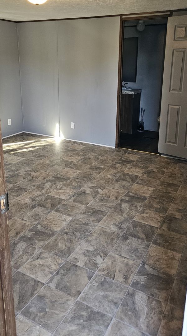 Building Photo - Knoxville 37918 - Almost New 3-bedroom 2-b...