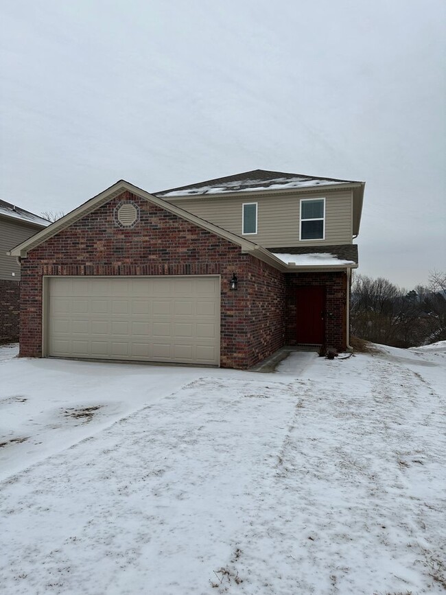 Building Photo - *Pre-leasing* Three Bedroom | Two and a Ha...
