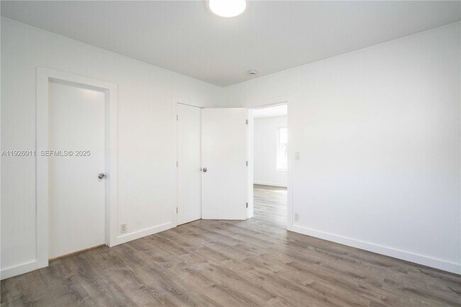 Building Photo - 1750 S Treasure Dr