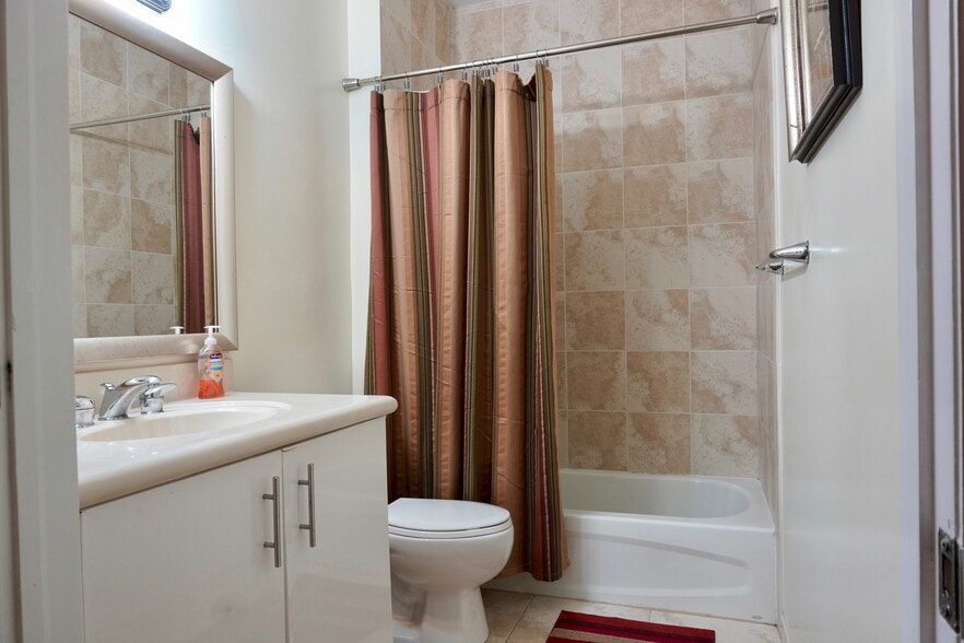 GUEST BATHROOM - 7900 Harbor Island Dr