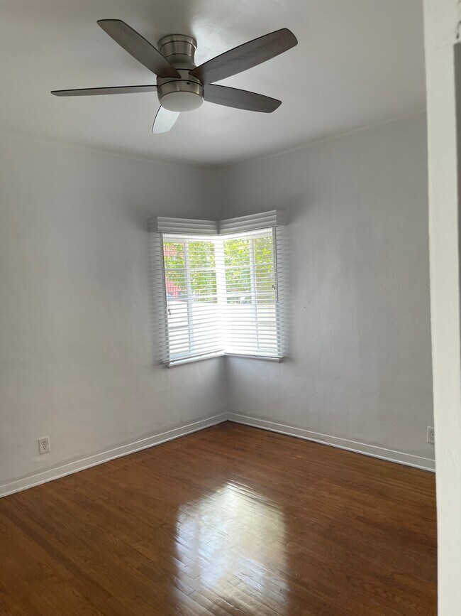 Building Photo - 106 N Edgemont St