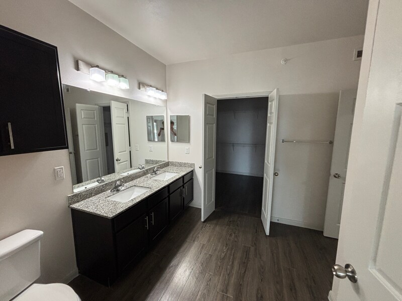 Building Photo - 4624 Cromwell Dr