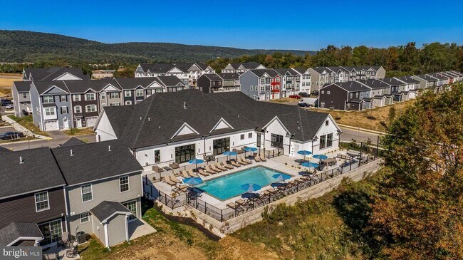 Building Photo - 3020 Larkwood Cir