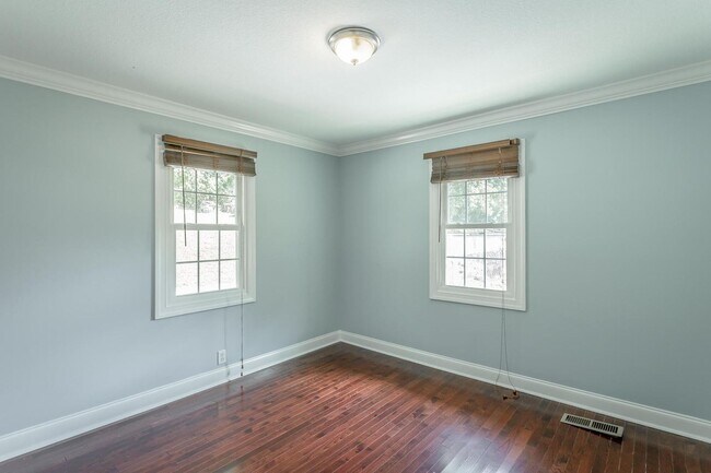 Building Photo - Charming Family Haven: 3 Bedroom Gem with Inviting Outdoor Space