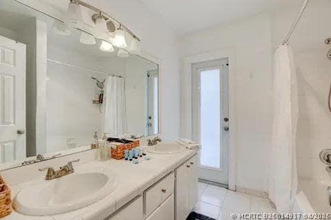 Building Photo - 3170 NW 68th Ct