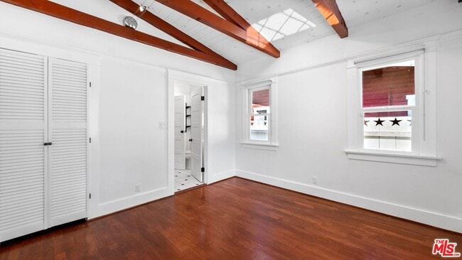 Building Photo - 915 Palms Blvd