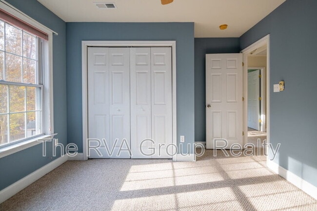 Building Photo - 79 River Run Ln