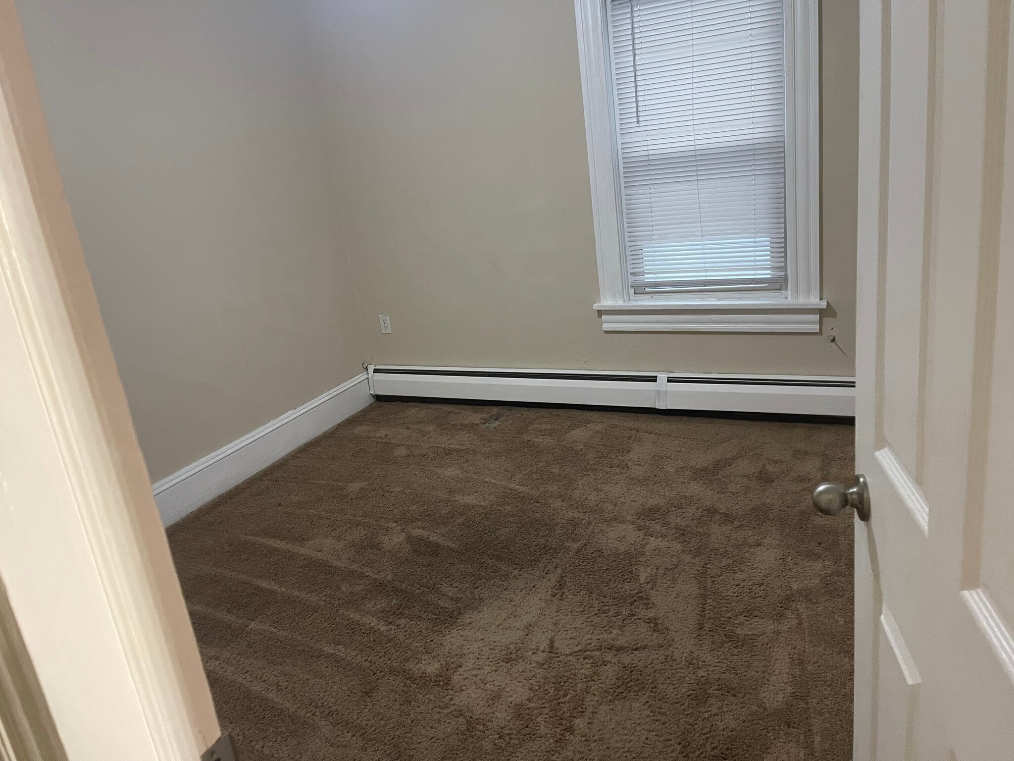 Building Photo - 684 Bennett St