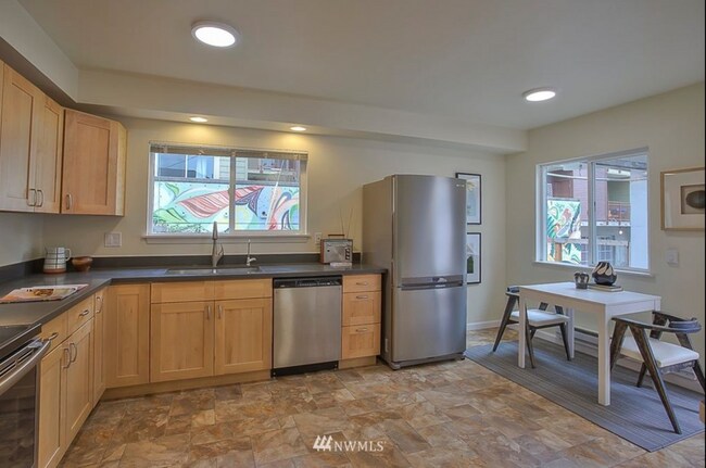 Kitchen - 209 N 90th St