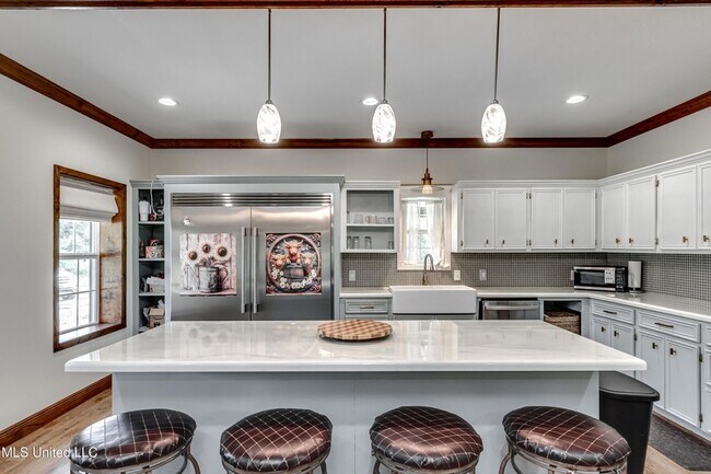 Building Photo - 1998 MS-16