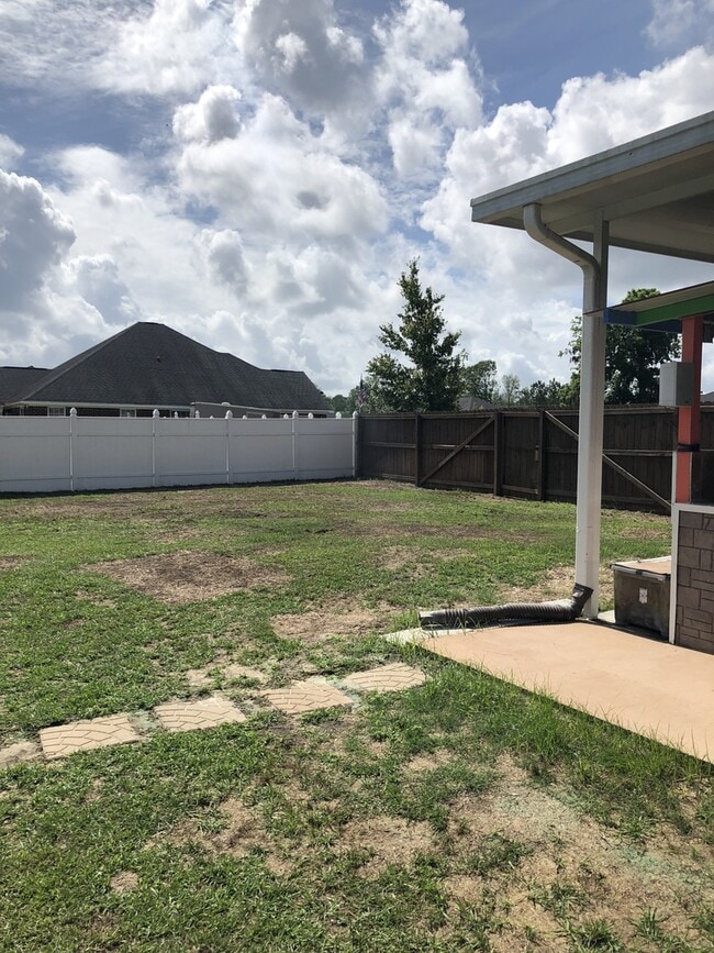 Building Photo - Spacious and Charming 3-Bedroom Home - Ludowici, GA