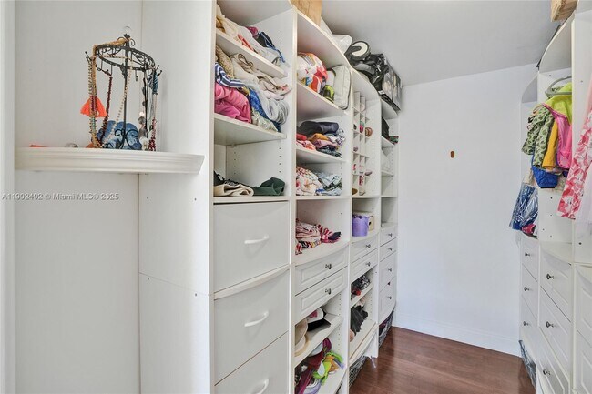 Building Photo - 9800 W Bay Harbor Dr