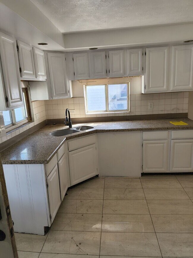 Building Photo - 7425 Harvard Ave