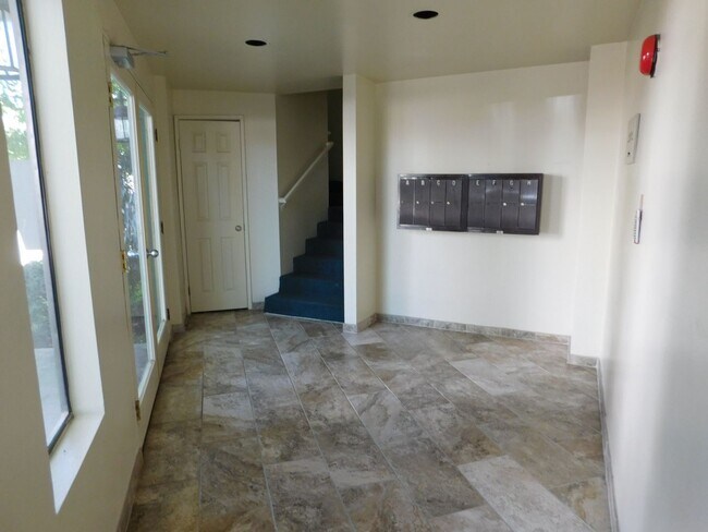 Building Photo - 1441 N Edison Blvd
