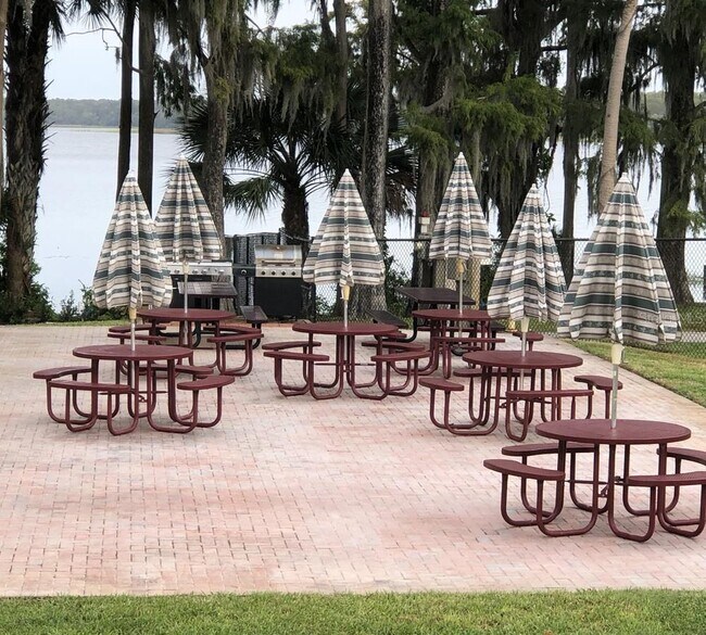 Building Photo - 1218 Gillespie Dr N