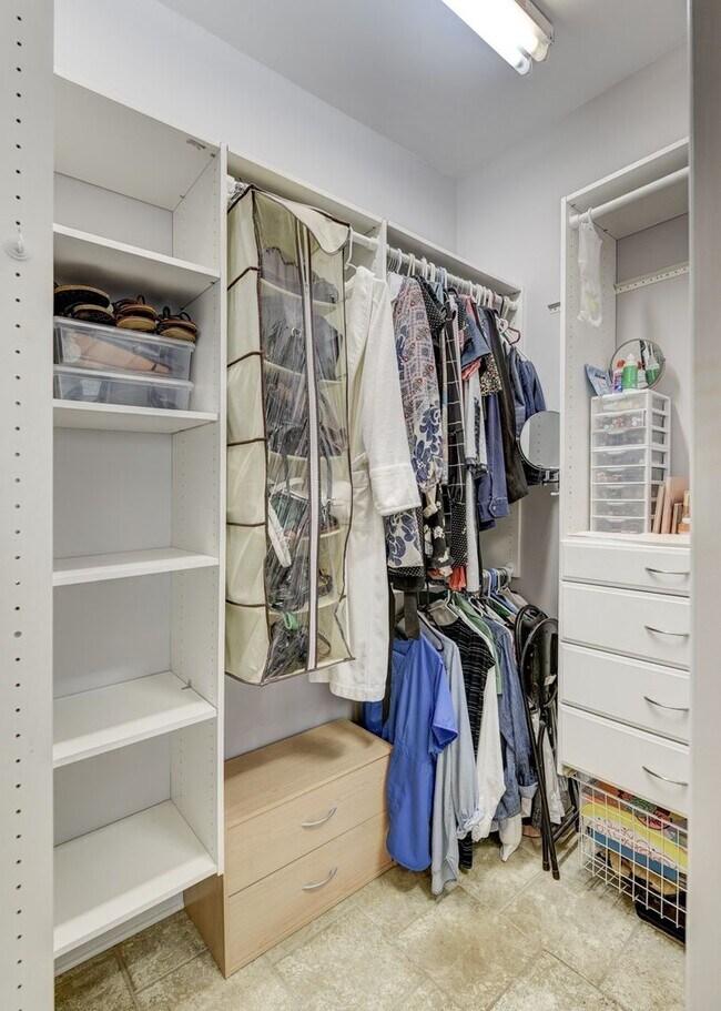 Building Photo - Beautiful home in the Woodlands