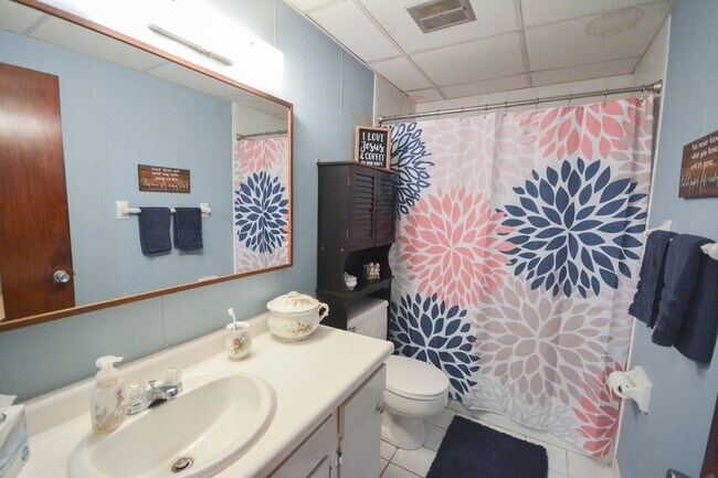 Building Photo - Enjoy the amazing Valhalla amenities witho...