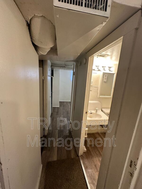 Building Photo - 1825 12th Ave