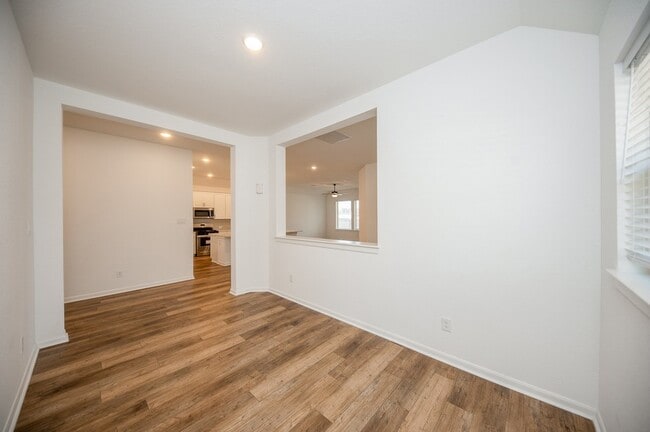 Building Photo - 42514 Summer Crst Rd