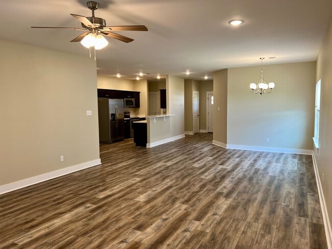 Building Photo - For Rent - 4 Bedroom, 2 Bath, Valley View!