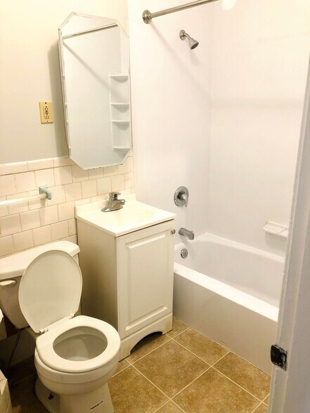 Building Photo - 1 Alder St