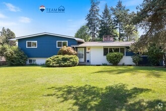 Building Photo - Room to roam! 3 bed, living, dining, den, ...