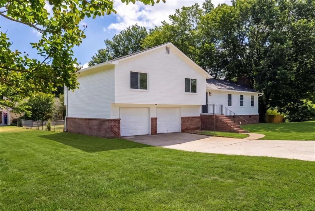 Building Photo - 2250 Ridge Forest Dr