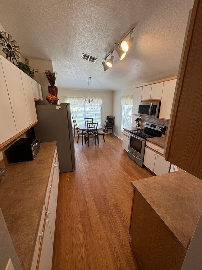 Building Photo - 353 Acadia Dr