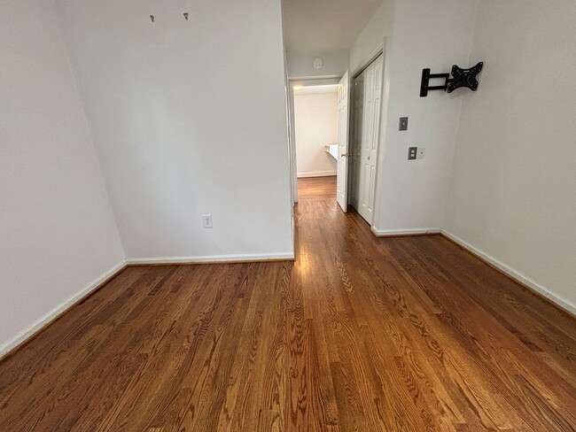 Building Photo - $500 OFF first months rent********950 Morgan Avenue -One Level Living with 2 bedrooms and 2 baths