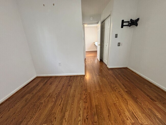 Building Photo - 950 Morgan Ave SE