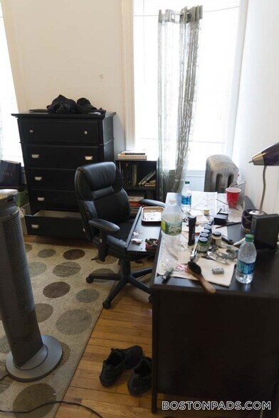 Building Photo - 137 Park Dr