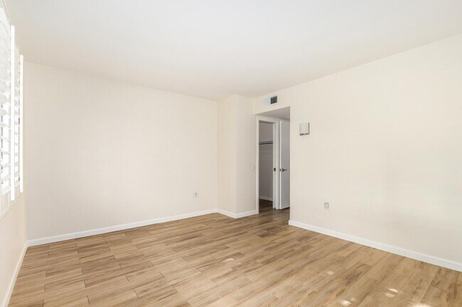 Building Photo - 13023 W Beardsley Rd