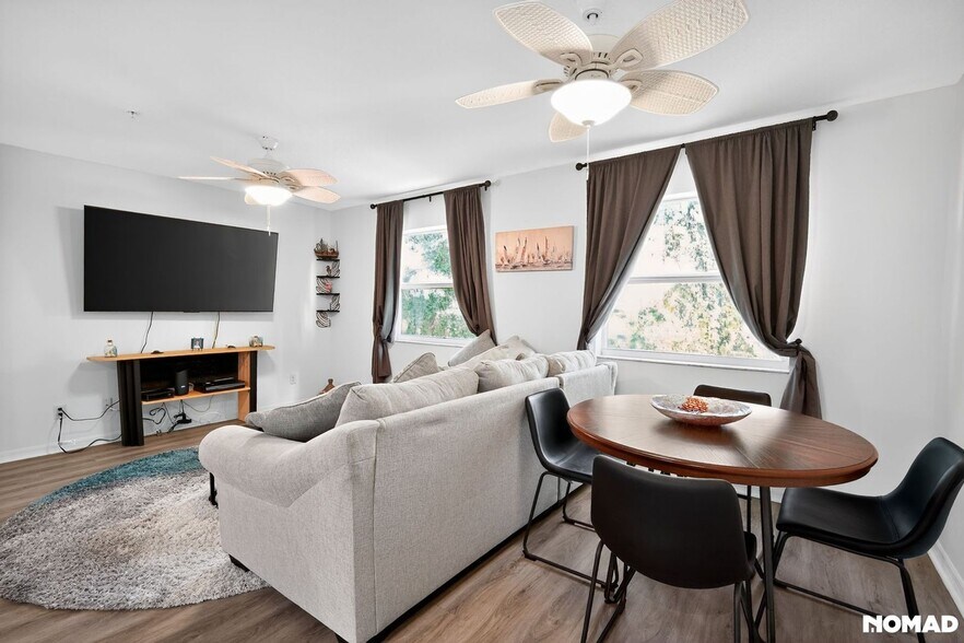 Building Photo - 2433 6th Ave Dr E