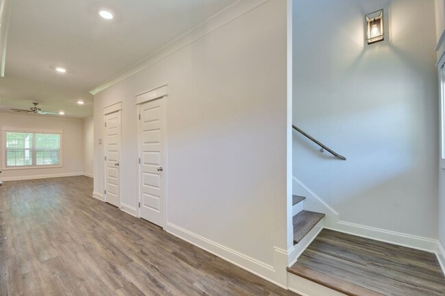 Building Photo - Luxury 3-Bed, 3.5-Bath Townhome in Gatewoo...