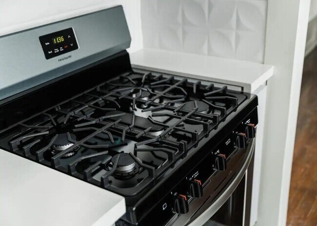 Building Photo - 114 Redan St