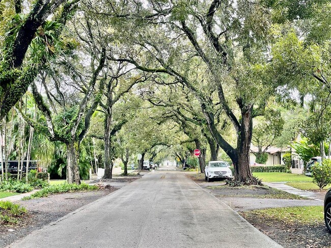 Building Photo - 512 Majorca Ave