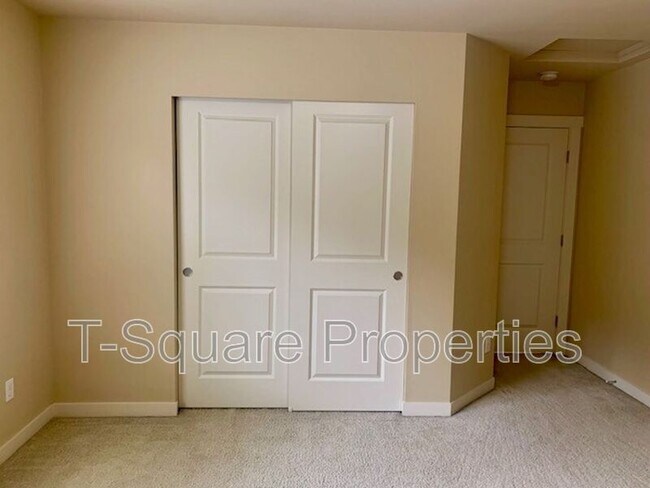 Building Photo - 10218 242nd Ave NE