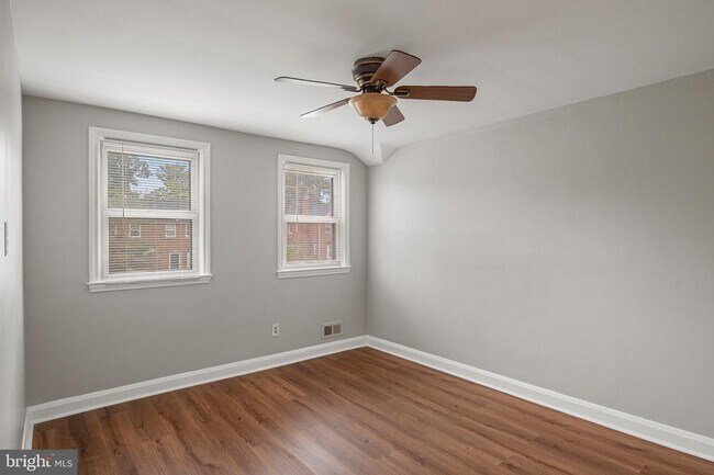 Building Photo - 1621 Thetford Rd