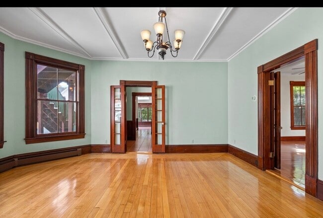 Building Photo - 118 Elm St