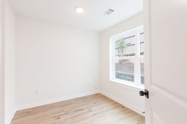 Building Photo - Newly Constructed 3/3.5 located in Chosewood Park!