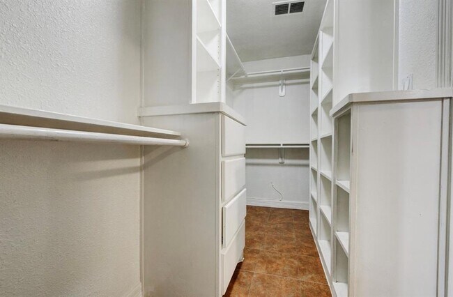 Building Photo - 11787 Stonehedge Dr