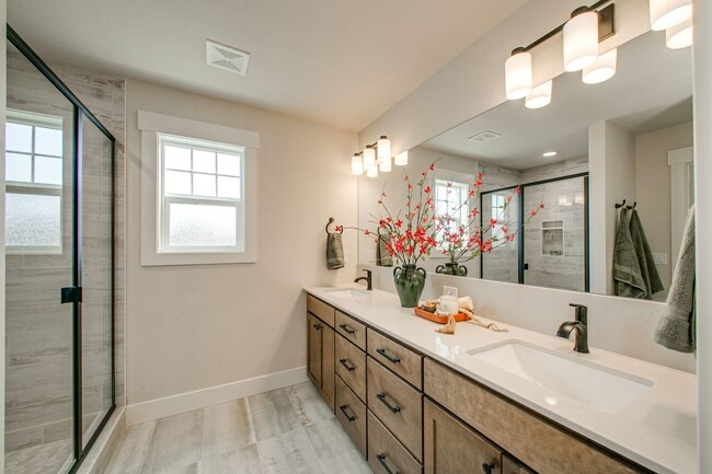 Building Photo - Sophisticated Luxury Townhome in the Heart...