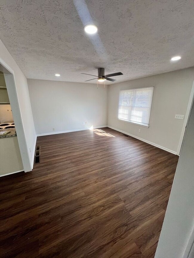 Building Photo - Available now!!! 3 bedroom 2 bath in Lilburn